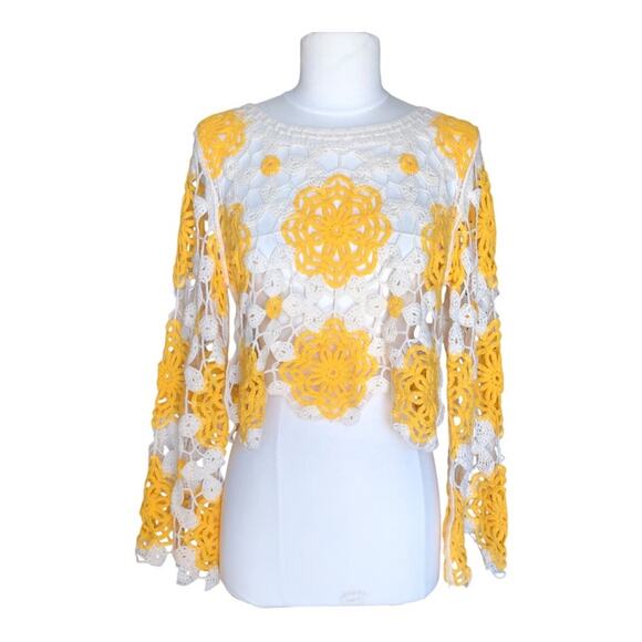 Available NWT Feminine Golden Yellow Ivory Print Oversized Crop Crochet Top O/S - Picture 2 of 15